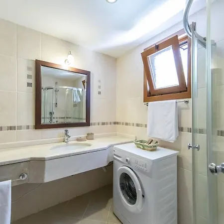 Apartment Sleeps 2, Modern With Shared Pool - Awz 304, 2