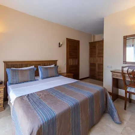 Apartment Sleeps 2, Modern With Shared Pool - Awz 304, 2 *